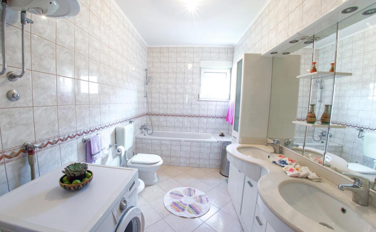 Apartment Italy - Promenade Мостар Екстер'єр фото